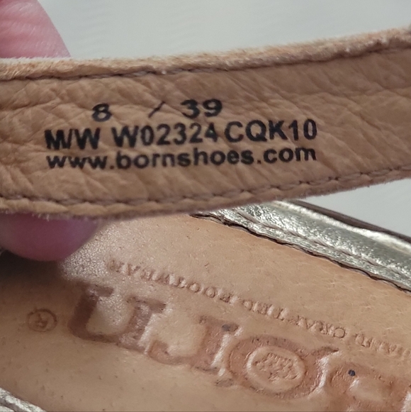 BORN Metallic Gold Flower Leather High Sandal Size 8 - Picture 9 of 9